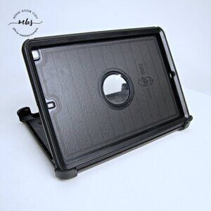 NWOB Otterbox iPad (7th, 8th, and 9th gen) Case Defender Series Pro
